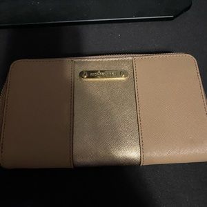 Michael kors tan and gold wallet